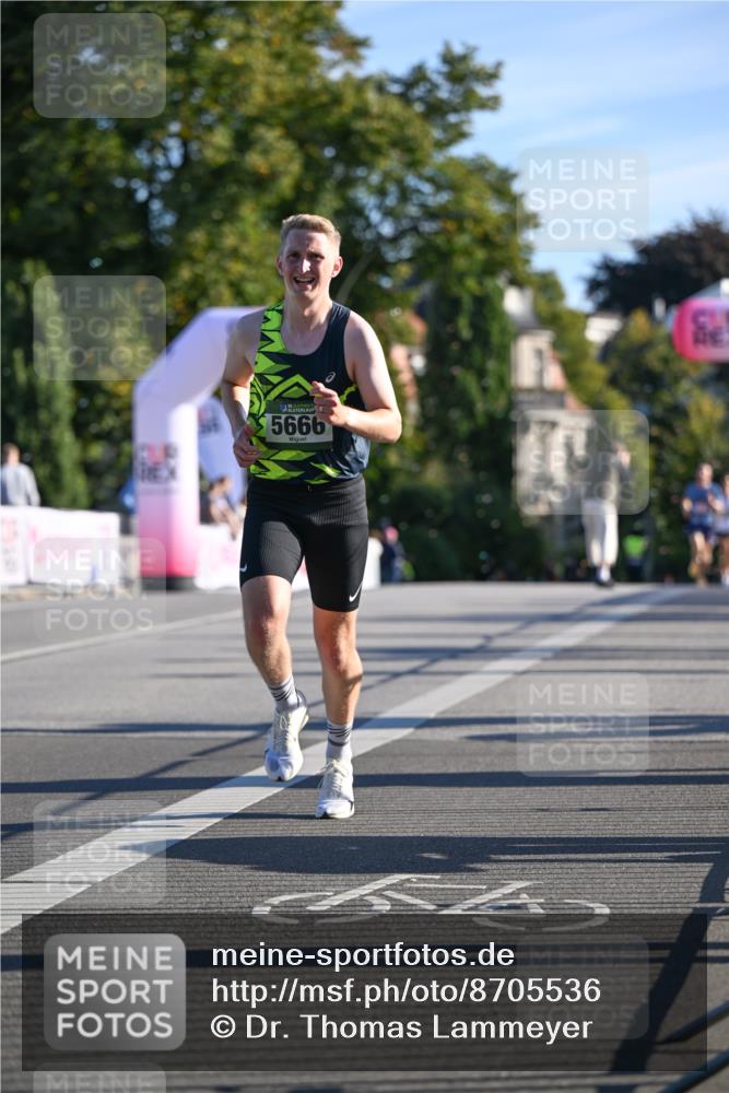 07.09.2025 - BARMER Alsterlauf Dr. Thomas Lammeyer http://msf.ph/oto/8705536 07.09.2025 09:21:02 Laufen 5666 meine-sportfotos.de