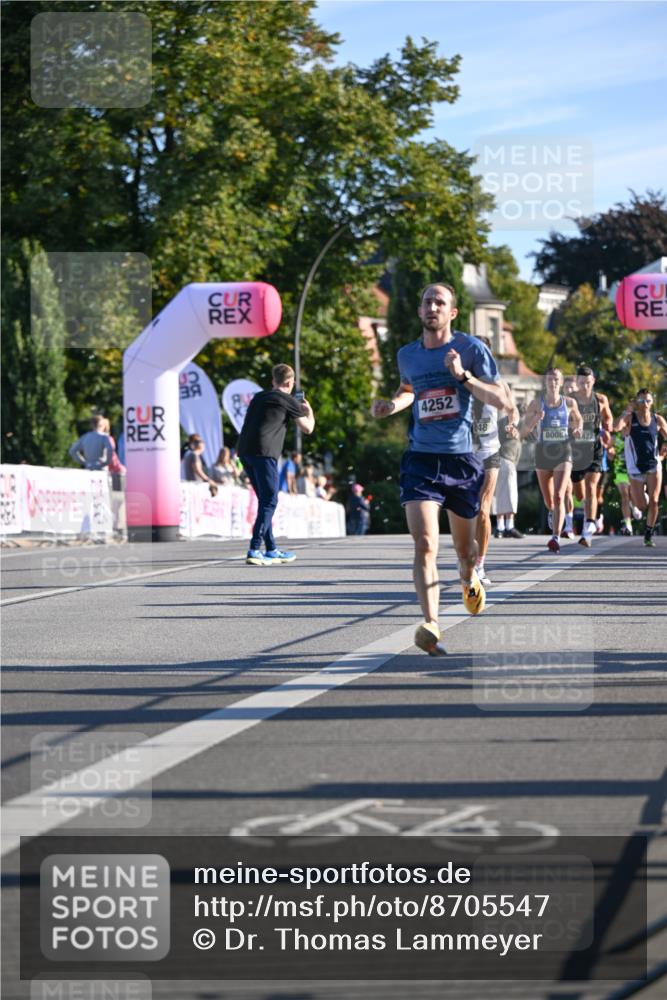07.09.2025 - BARMER Alsterlauf Dr. Thomas Lammeyer http://msf.ph/oto/8705547 07.09.2025 09:21:10 Laufen 4252, 64, 8008422 meine-sportfotos.de