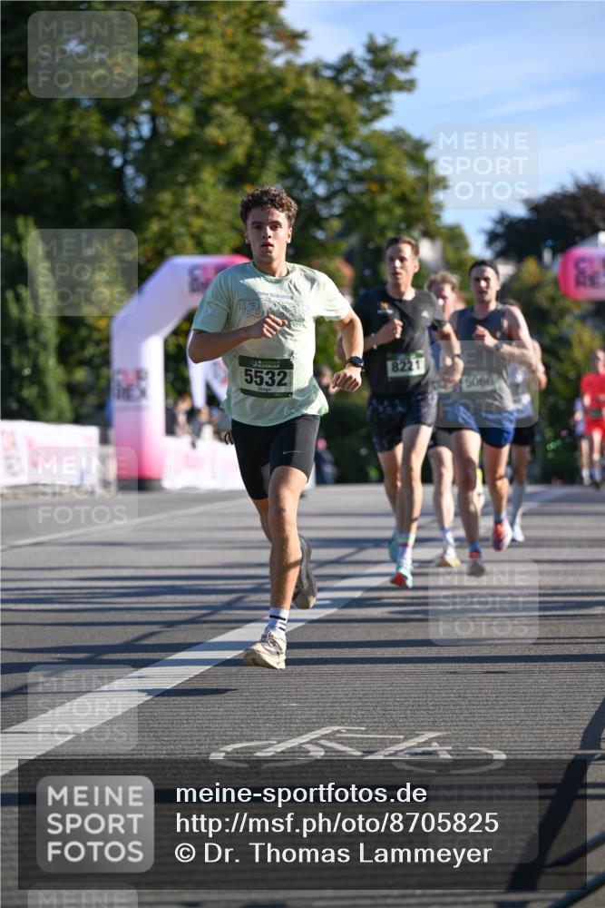 07.09.2025 - BARMER Alsterlauf Dr. Thomas Lammeyer http://msf.ph/oto/8705825 07.09.2025 09:22:07 Laufen 5532, 8221, 5066 meine-sportfotos.de
