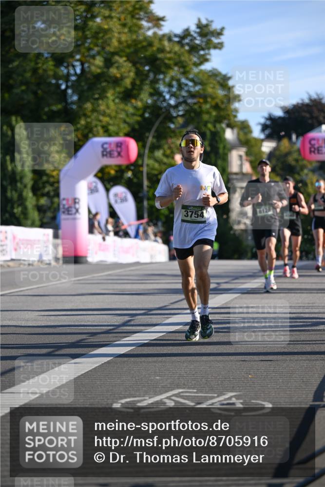 07.09.2025 - BARMER Alsterlauf Dr. Thomas Lammeyer http://msf.ph/oto/8705916 07.09.2025 09:22:32 Laufen 3754 meine-sportfotos.de