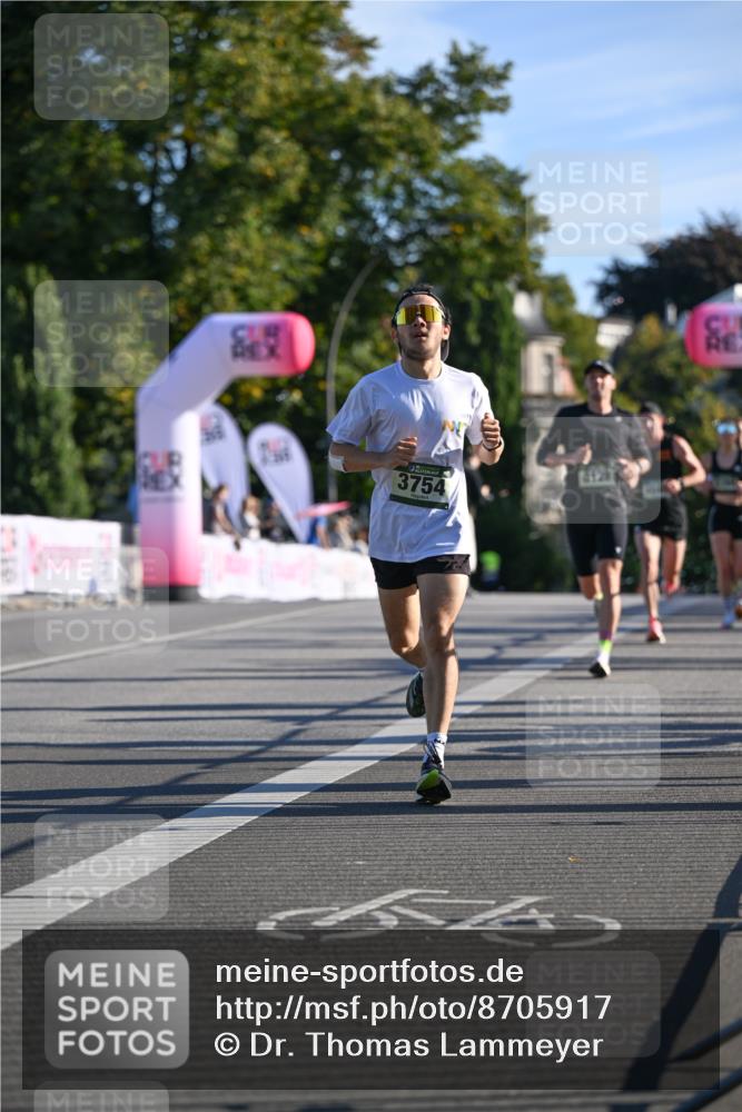 07.09.2025 - BARMER Alsterlauf Dr. Thomas Lammeyer http://msf.ph/oto/8705917 07.09.2025 09:22:32 Laufen 8129, 3754 meine-sportfotos.de