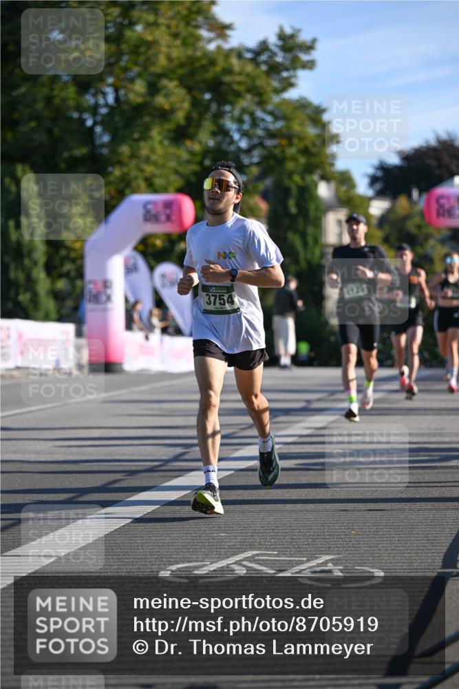 07.09.2025 - BARMER Alsterlauf Dr. Thomas Lammeyer http://msf.ph/oto/8705919 07.09.2025 09:22:32 Laufen 3754 meine-sportfotos.de