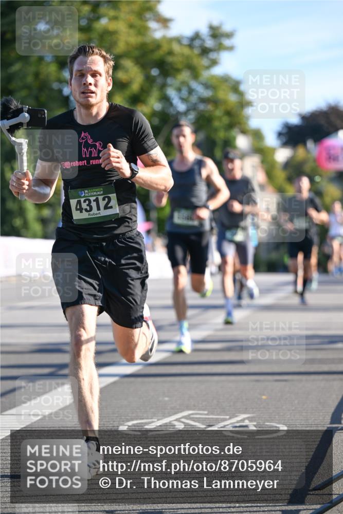 07.09.2025 - BARMER Alsterlauf Dr. Thomas Lammeyer http://msf.ph/oto/8705964 07.09.2025 09:22:41 Laufen 36, 4312 meine-sportfotos.de