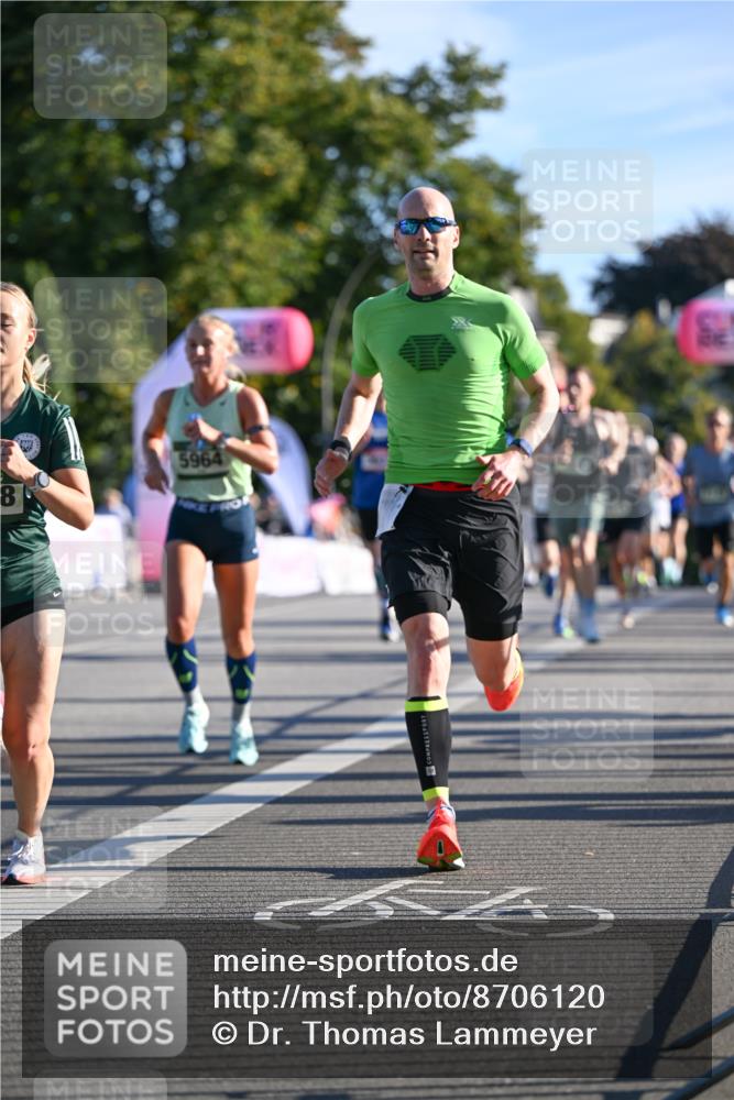 07.09.2025 - BARMER Alsterlauf Dr. Thomas Lammeyer http://msf.ph/oto/8706120 07.09.2025 09:23:09 Laufen 8, 5964 meine-sportfotos.de