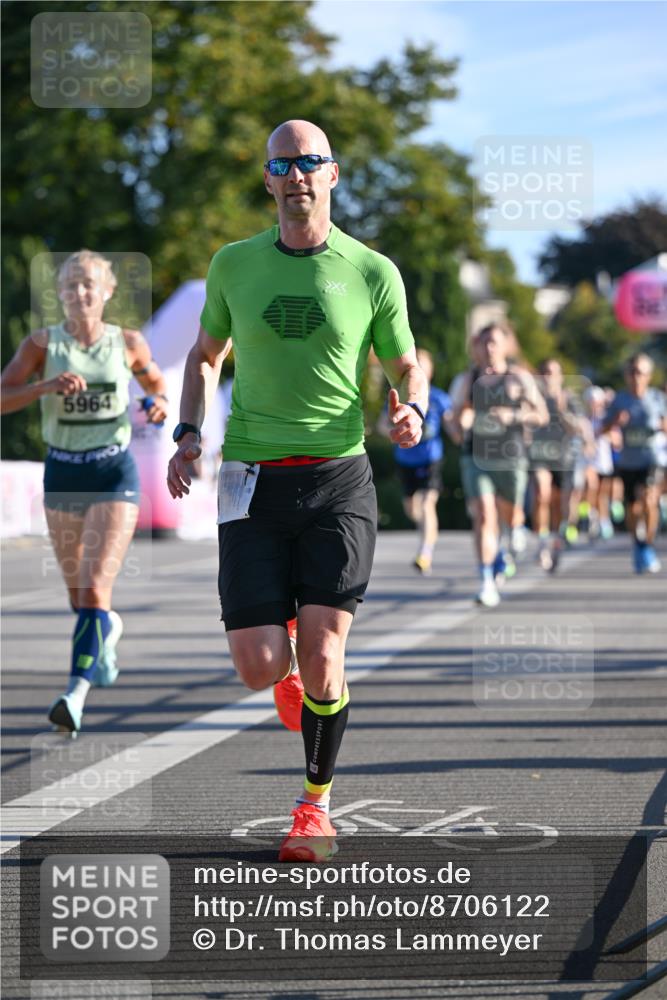 07.09.2025 - BARMER Alsterlauf Dr. Thomas Lammeyer http://msf.ph/oto/8706122 07.09.2025 09:23:09 Laufen 5964 meine-sportfotos.de