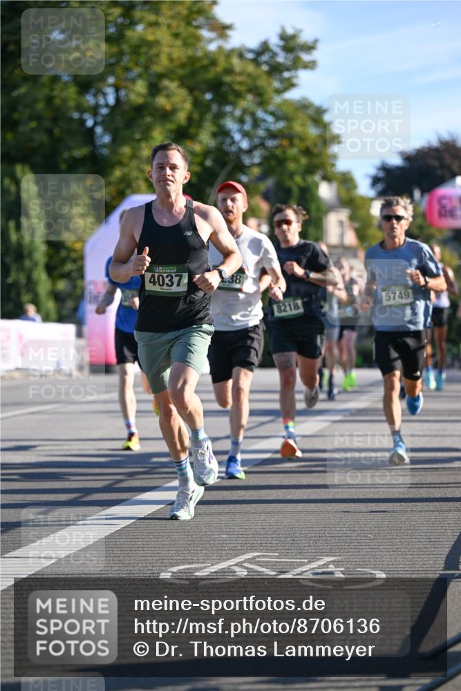 07.09.2025 - BARMER Alsterlauf Dr. Thomas Lammeyer http://msf.ph/oto/8706136 07.09.2025 09:23:12 Laufen 4037, 8218, 5749 meine-sportfotos.de