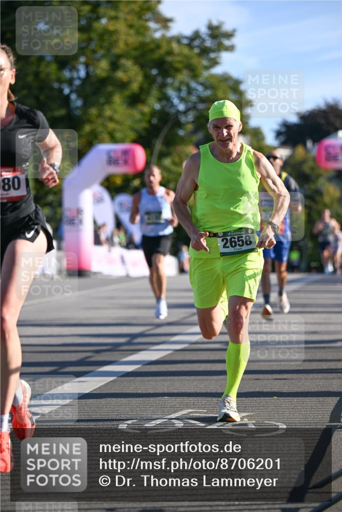 07.09.2025 - BARMER Alsterlauf Dr. Thomas Lammeyer http://msf.ph/oto/8706201 07.09.2025 09:23:25 Laufen 80, 2658 meine-sportfotos.de