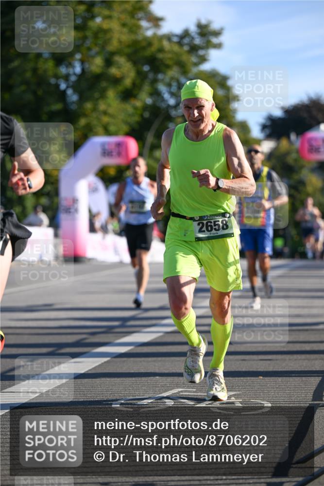 07.09.2025 - BARMER Alsterlauf Dr. Thomas Lammeyer http://msf.ph/oto/8706202 07.09.2025 09:23:25 Laufen 2658 meine-sportfotos.de