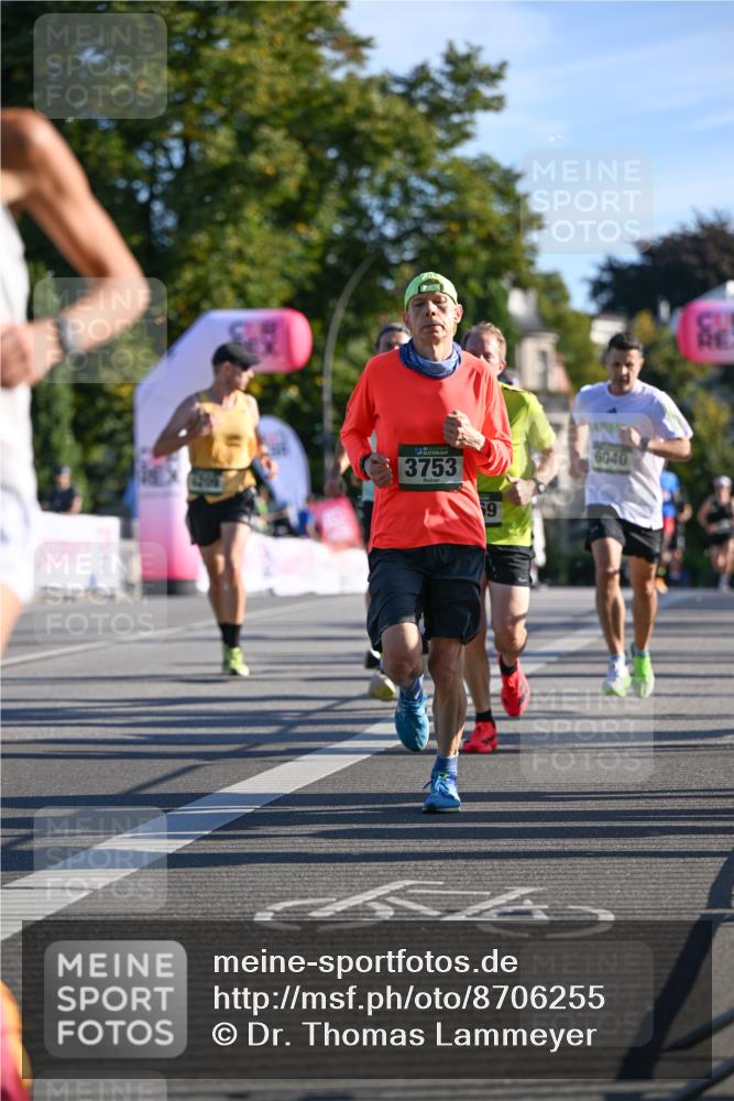 07.09.2025 - BARMER Alsterlauf Dr. Thomas Lammeyer http://msf.ph/oto/8706255 07.09.2025 09:23:37 Laufen 3753, 9, 6040 meine-sportfotos.de