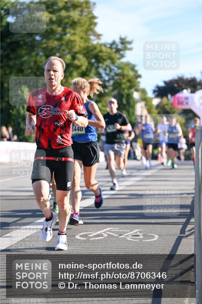 07.09.2025 - BARMER Alsterlauf Dr. Thomas Lammeyer http://msf.ph/oto/8706346 07.09.2025 09:23:56 Laufen 5440 meine-sportfotos.de