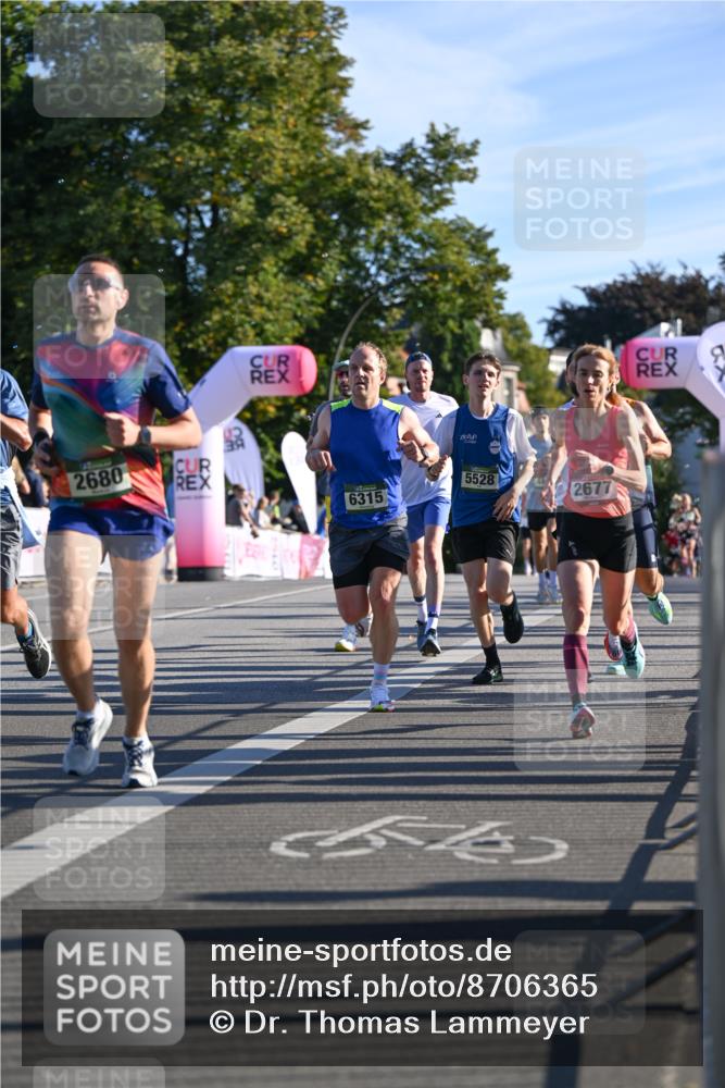 07.09.2025 - BARMER Alsterlauf Dr. Thomas Lammeyer http://msf.ph/oto/8706365 07.09.2025 09:23:59 Laufen 2680, 6315, 5528, 2677 meine-sportfotos.de