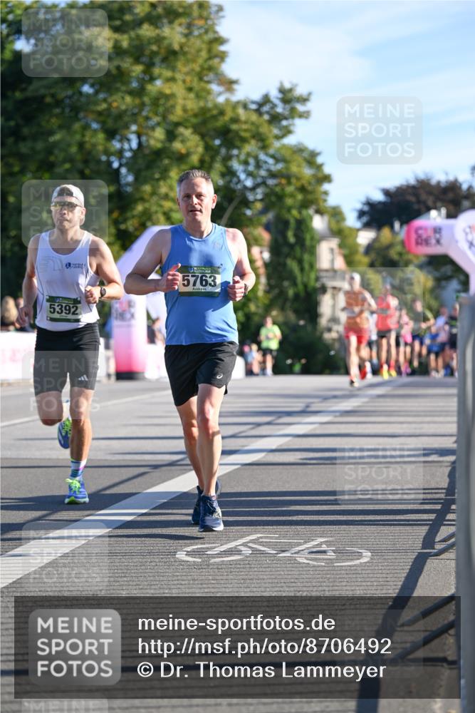 07.09.2025 - BARMER Alsterlauf Dr. Thomas Lammeyer http://msf.ph/oto/8706492 07.09.2025 09:24:24 Laufen 5392, 5763 meine-sportfotos.de