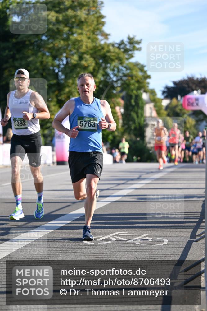 07.09.2025 - BARMER Alsterlauf Dr. Thomas Lammeyer http://msf.ph/oto/8706493 07.09.2025 09:24:24 Laufen 5392, 36, 5763 meine-sportfotos.de