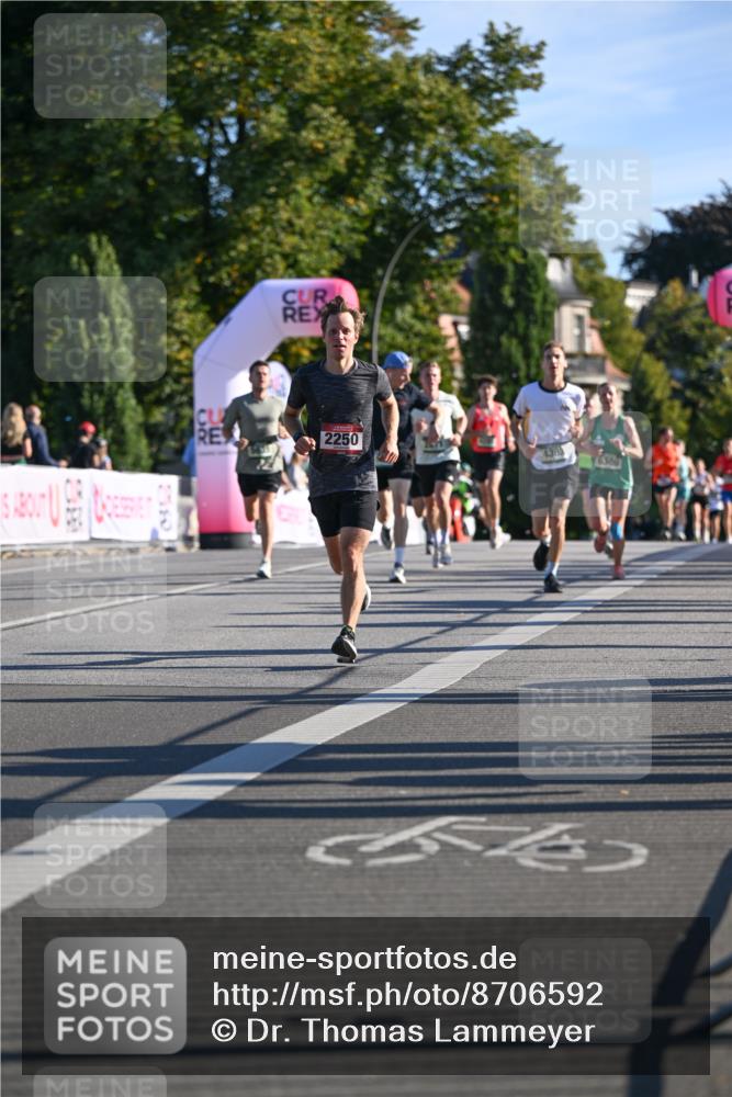 07.09.2025 - BARMER Alsterlauf Dr. Thomas Lammeyer http://msf.ph/oto/8706592 07.09.2025 09:24:49 Laufen 2250, 438, 6306 meine-sportfotos.de