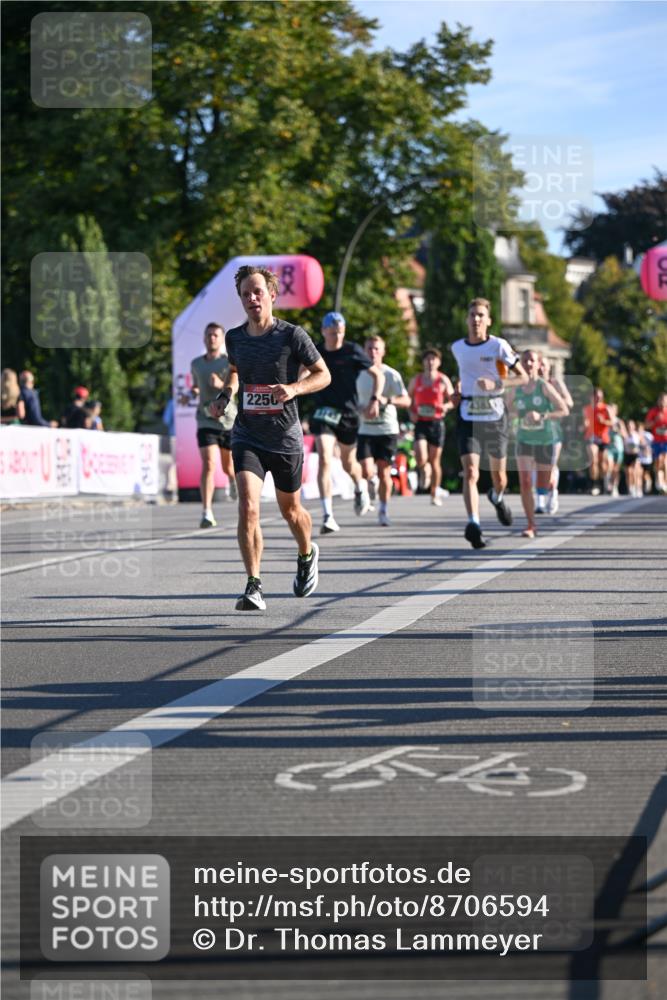07.09.2025 - BARMER Alsterlauf Dr. Thomas Lammeyer http://msf.ph/oto/8706594 07.09.2025 09:24:49 Laufen 2250 meine-sportfotos.de