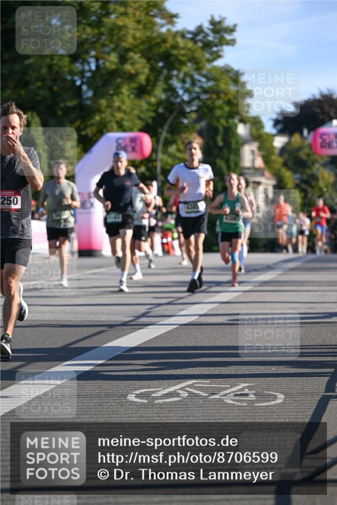 07.09.2025 - BARMER Alsterlauf Dr. Thomas Lammeyer http://msf.ph/oto/8706599 07.09.2025 09:24:50 Laufen 250, 4386 meine-sportfotos.de