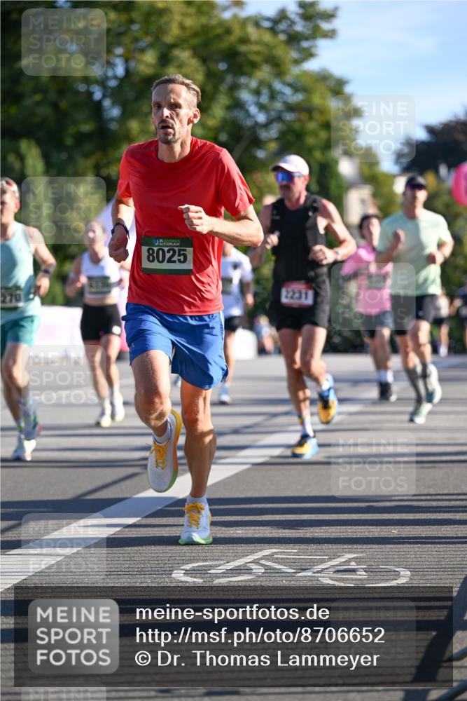 07.09.2025 - BARMER Alsterlauf Dr. Thomas Lammeyer http://msf.ph/oto/8706652 07.09.2025 09:25:00 Laufen 270, 20, 136, 8025, 2231 meine-sportfotos.de