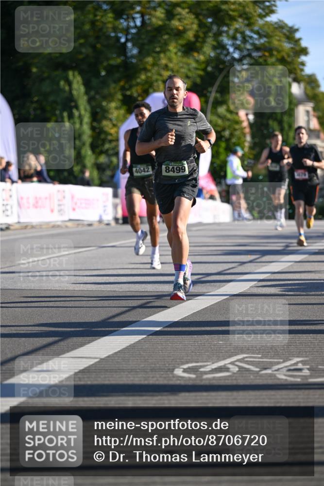 07.09.2025 - BARMER Alsterlauf Dr. Thomas Lammeyer http://msf.ph/oto/8706720 07.09.2025 09:25:15 Laufen 1519, 4042, 8499, 3079 meine-sportfotos.de