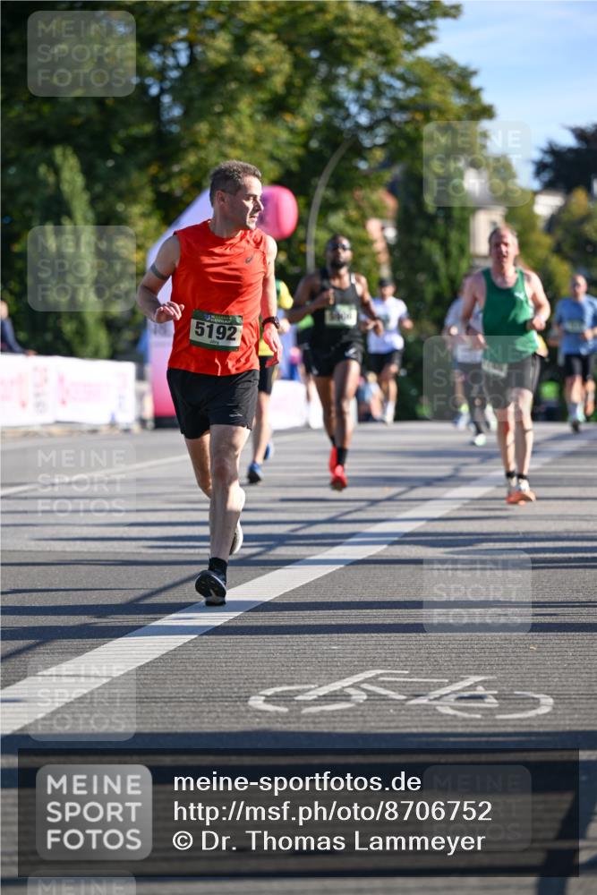 07.09.2025 - BARMER Alsterlauf Dr. Thomas Lammeyer http://msf.ph/oto/8706752 07.09.2025 09:25:20 Laufen 5192 meine-sportfotos.de