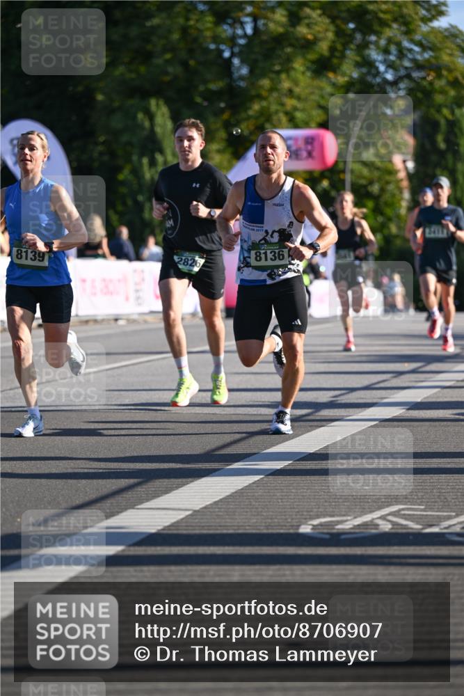 07.09.2025 - BARMER Alsterlauf Dr. Thomas Lammeyer http://msf.ph/oto/8706907 07.09.2025 09:25:54 Laufen 8139, 7519, 2826, 2017, 8136 meine-sportfotos.de