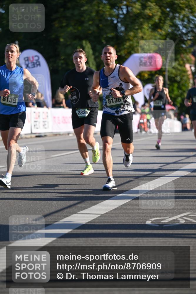 07.09.2025 - BARMER Alsterlauf Dr. Thomas Lammeyer http://msf.ph/oto/8706909 07.09.2025 09:25:54 Laufen 8139, 2826, 8136 meine-sportfotos.de