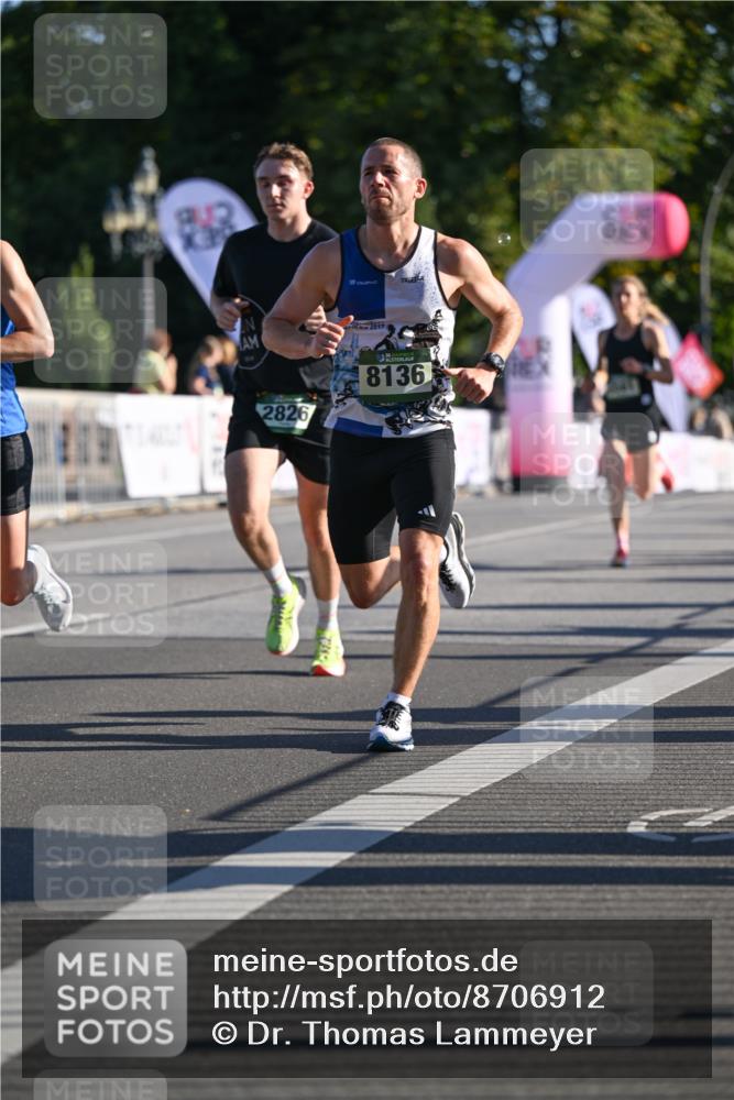 07.09.2025 - BARMER Alsterlauf Dr. Thomas Lammeyer http://msf.ph/oto/8706912 07.09.2025 09:25:54 Laufen 2819, 2826, 8136 meine-sportfotos.de