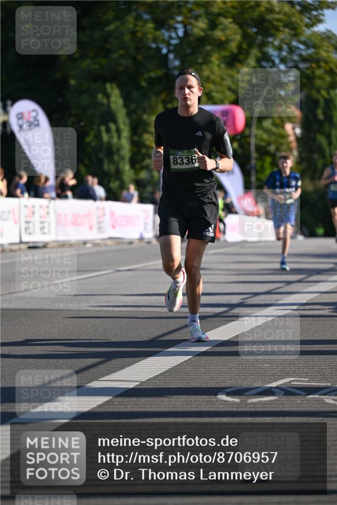 07.09.2025 - BARMER Alsterlauf Dr. Thomas Lammeyer http://msf.ph/oto/8706957 07.09.2025 09:26:03 Laufen 8336 meine-sportfotos.de