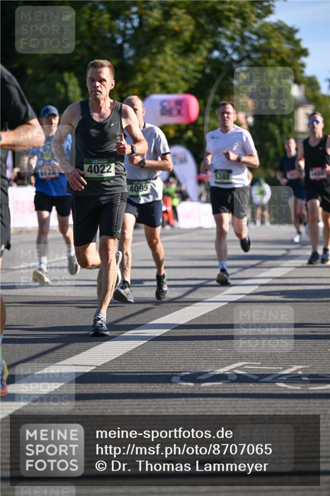 07.09.2025 - BARMER Alsterlauf Dr. Thomas Lammeyer http://msf.ph/oto/8707065 07.09.2025 09:26:23 Laufen 6178, 4022, 4095, 5388 meine-sportfotos.de