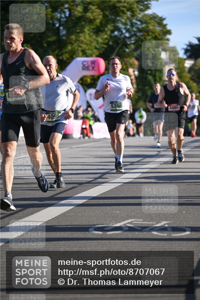07.09.2025 - BARMER Alsterlauf Dr. Thomas Lammeyer http://msf.ph/oto/8707067 07.09.2025 09:26:23 Laufen 4614, 4095, 5388, 3480 meine-sportfotos.de
