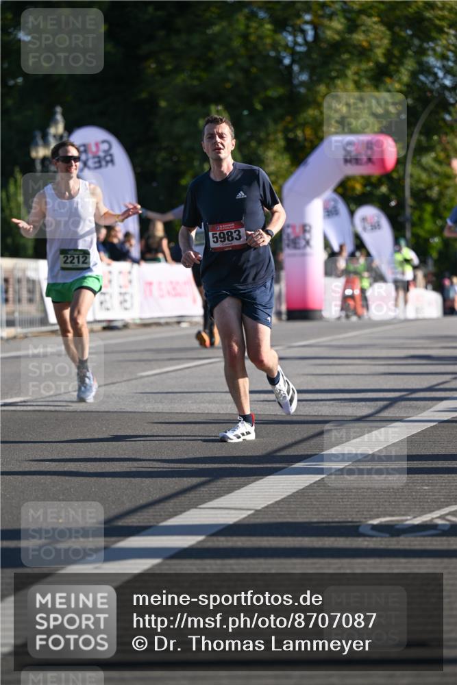 07.09.2025 - BARMER Alsterlauf Dr. Thomas Lammeyer http://msf.ph/oto/8707087 07.09.2025 09:26:27 Laufen 2212, 5983 meine-sportfotos.de