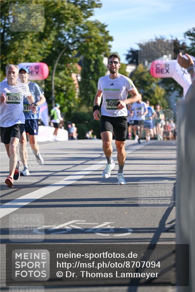 07.09.2025 - BARMER Alsterlauf Dr. Thomas Lammeyer http://msf.ph/oto/8707094 07.09.2025 09:26:30 Laufen 6250, 912, 605 meine-sportfotos.de