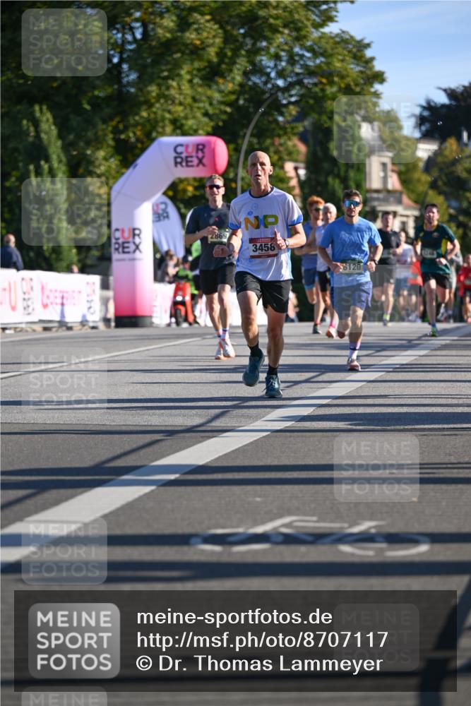 07.09.2025 - BARMER Alsterlauf Dr. Thomas Lammeyer http://msf.ph/oto/8707117 07.09.2025 09:26:34 Laufen 2869, 3458, 6120 meine-sportfotos.de