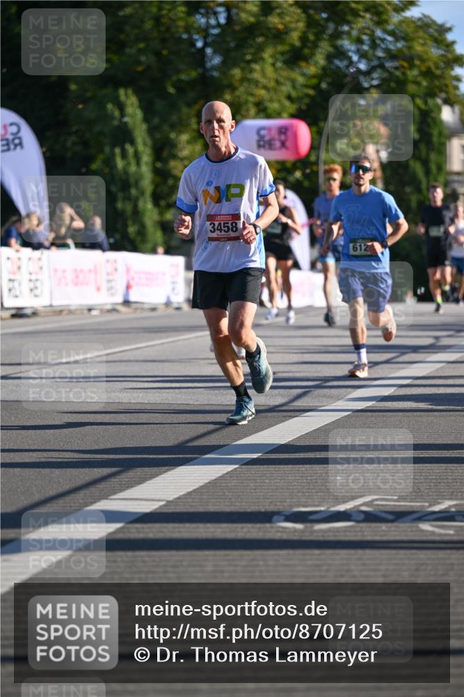 07.09.2025 - BARMER Alsterlauf Dr. Thomas Lammeyer http://msf.ph/oto/8707125 07.09.2025 09:26:35 Laufen 3458, 612 meine-sportfotos.de
