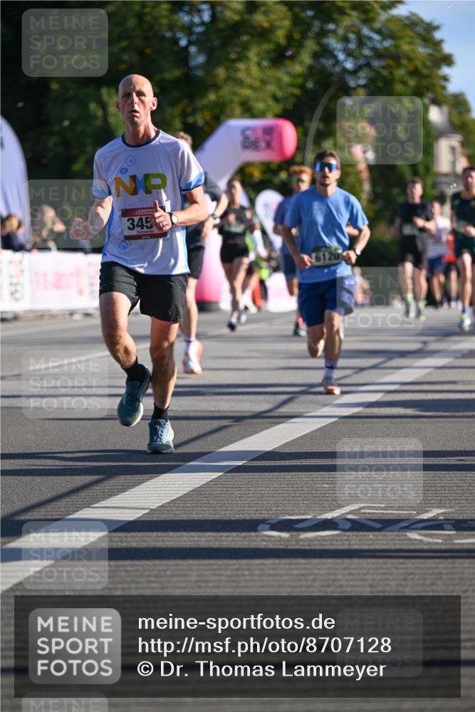 07.09.2025 - BARMER Alsterlauf Dr. Thomas Lammeyer http://msf.ph/oto/8707128 07.09.2025 09:26:36 Laufen 345, 6120 meine-sportfotos.de