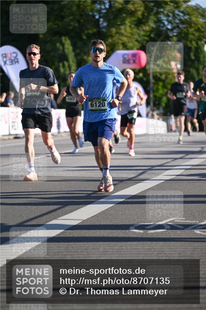 07.09.2025 - BARMER Alsterlauf Dr. Thomas Lammeyer http://msf.ph/oto/8707135 07.09.2025 09:26:37 Laufen 2005, 6120 meine-sportfotos.de