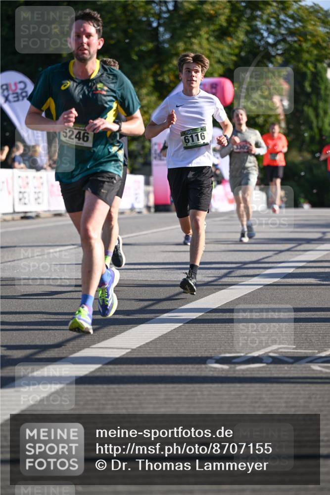 07.09.2025 - BARMER Alsterlauf Dr. Thomas Lammeyer http://msf.ph/oto/8707155 07.09.2025 09:26:40 Laufen 5246, 6116 meine-sportfotos.de