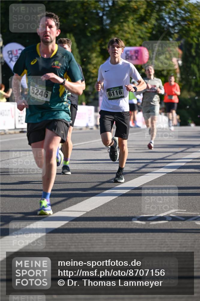 07.09.2025 - BARMER Alsterlauf Dr. Thomas Lammeyer http://msf.ph/oto/8707156 07.09.2025 09:26:40 Laufen 5246, 6116 meine-sportfotos.de