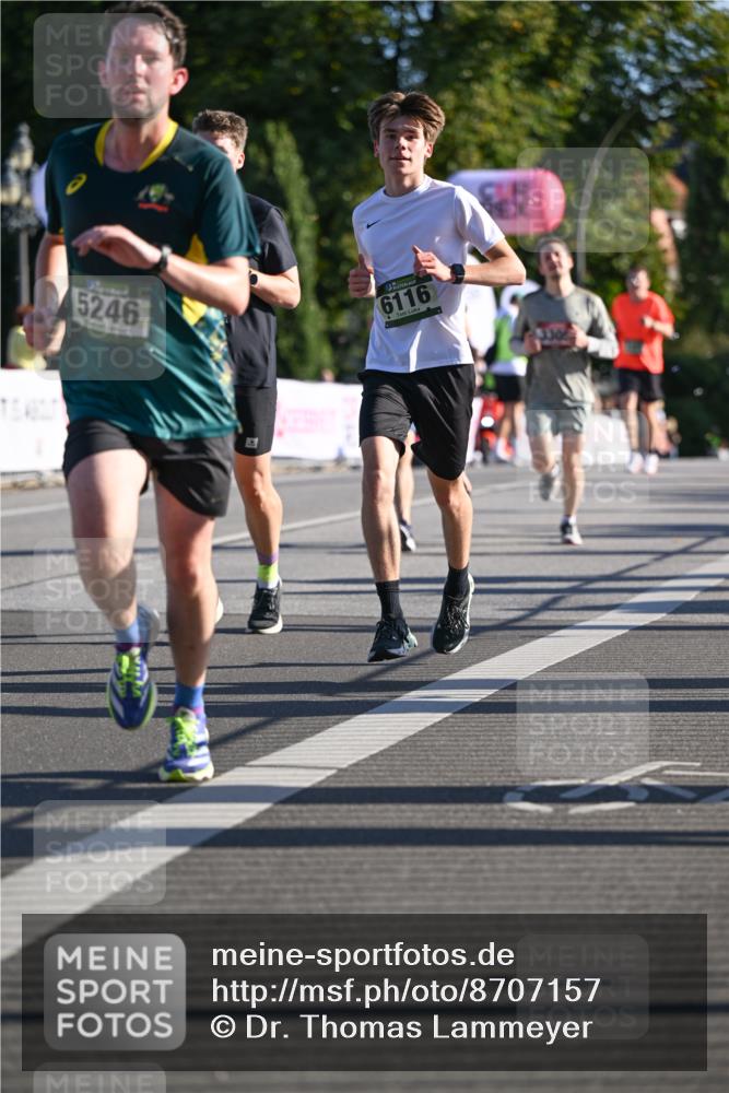 07.09.2025 - BARMER Alsterlauf Dr. Thomas Lammeyer http://msf.ph/oto/8707157 07.09.2025 09:26:40 Laufen 5246, 6116 meine-sportfotos.de