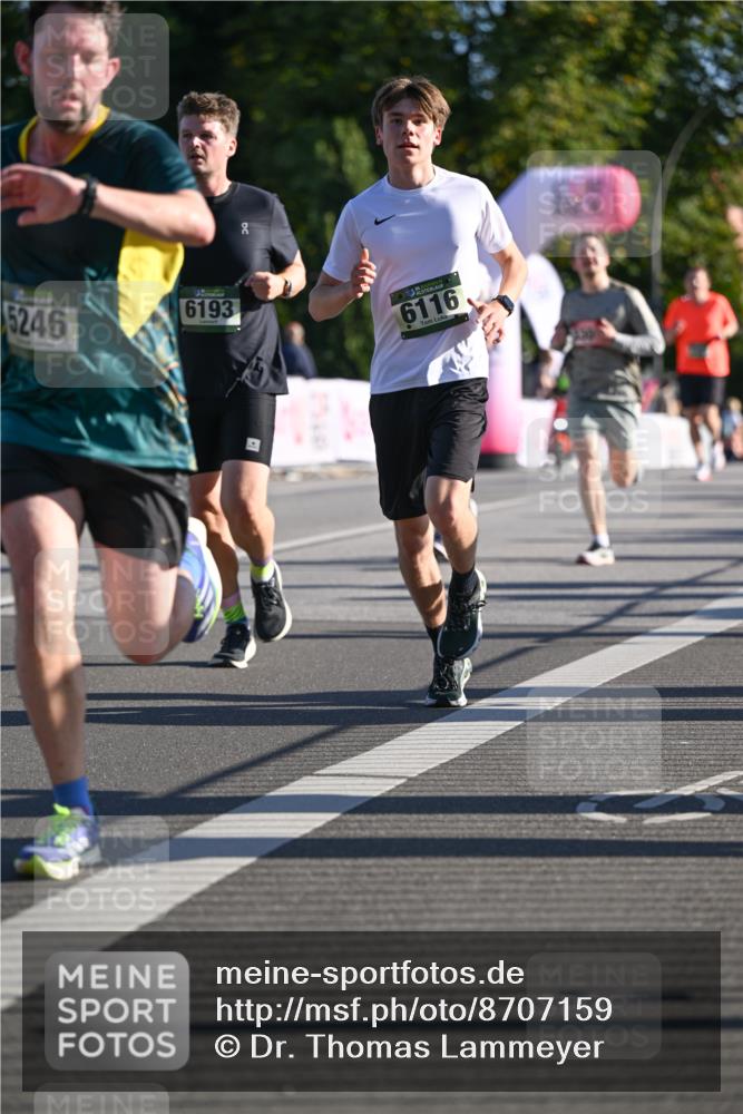 07.09.2025 - BARMER Alsterlauf Dr. Thomas Lammeyer http://msf.ph/oto/8707159 07.09.2025 09:26:41 Laufen 5246, 6193, 6116 meine-sportfotos.de