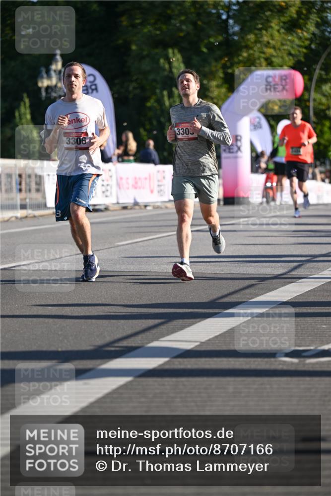 07.09.2025 - BARMER Alsterlauf Dr. Thomas Lammeyer http://msf.ph/oto/8707166 07.09.2025 09:26:42 Laufen 3306, 3305, 3, 2510 meine-sportfotos.de