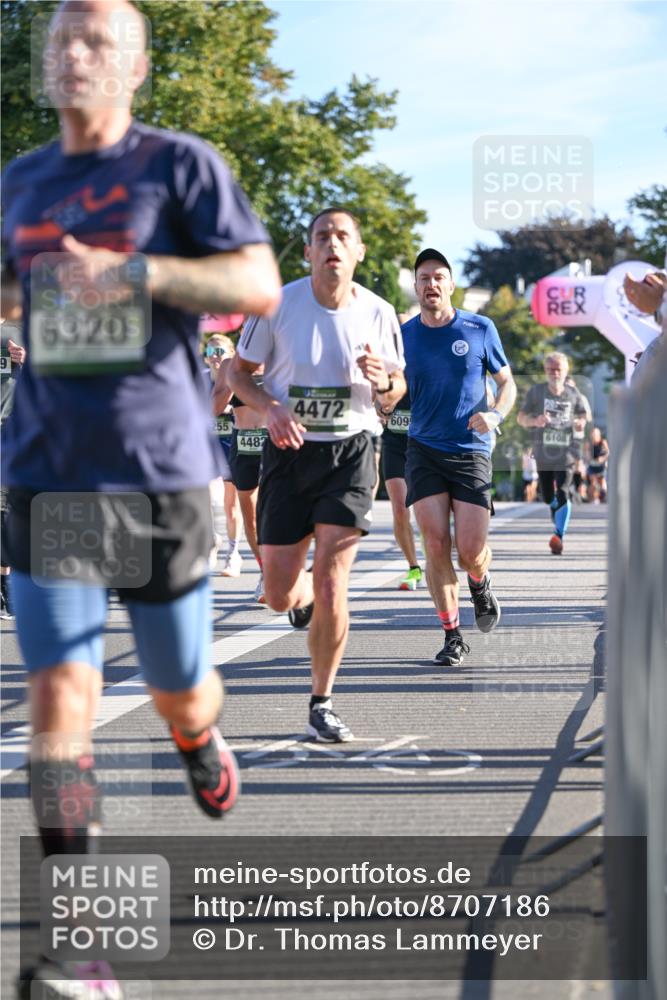 07.09.2025 - BARMER Alsterlauf Dr. Thomas Lammeyer http://msf.ph/oto/8707186 07.09.2025 09:26:47 Laufen 6320, 4472, 609, 255, 6108, 4482 meine-sportfotos.de