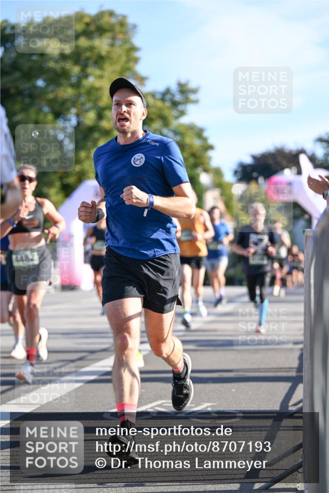 07.09.2025 - BARMER Alsterlauf Dr. Thomas Lammeyer http://msf.ph/oto/8707193 07.09.2025 09:26:49 Laufen 4482 meine-sportfotos.de