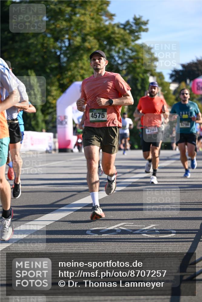 07.09.2025 - BARMER Alsterlauf Dr. Thomas Lammeyer http://msf.ph/oto/8707257 07.09.2025 09:27:06 Laufen 4575, 2742, 5798 meine-sportfotos.de