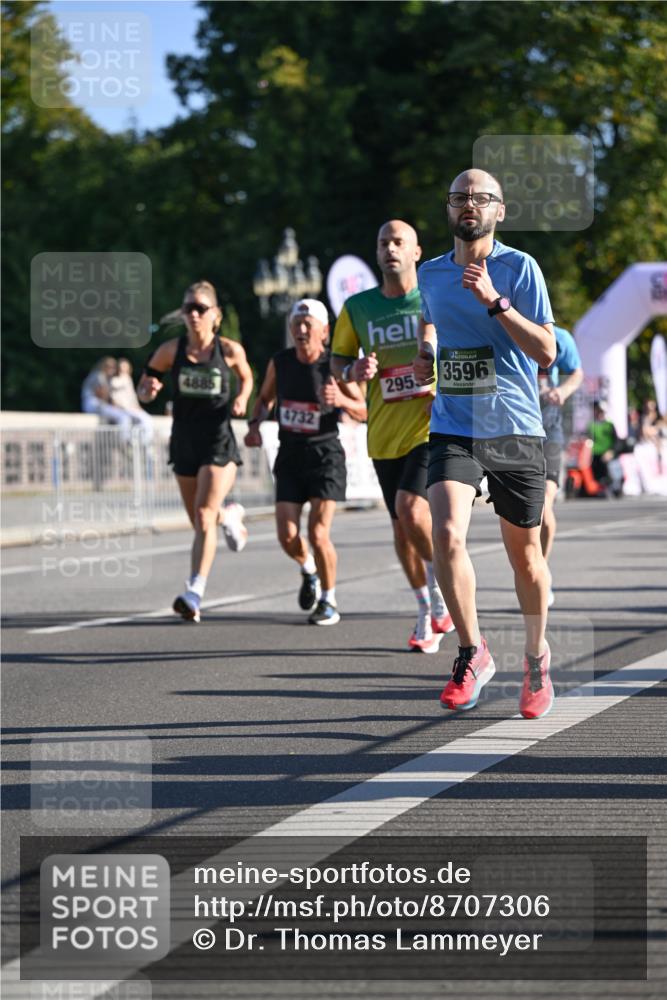07.09.2025 - BARMER Alsterlauf Dr. Thomas Lammeyer http://msf.ph/oto/8707306 07.09.2025 09:27:15 Laufen 4885, 4732, 295, 3596 meine-sportfotos.de