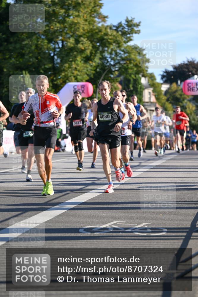 07.09.2025 - BARMER Alsterlauf Dr. Thomas Lammeyer http://msf.ph/oto/8707324 07.09.2025 09:27:18 Laufen 4959, 3877, 4030 meine-sportfotos.de