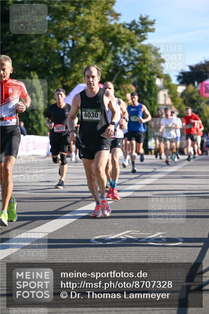 07.09.2025 - BARMER Alsterlauf Dr. Thomas Lammeyer http://msf.ph/oto/8707328 07.09.2025 09:27:19 Laufen 3877, 4030 meine-sportfotos.de