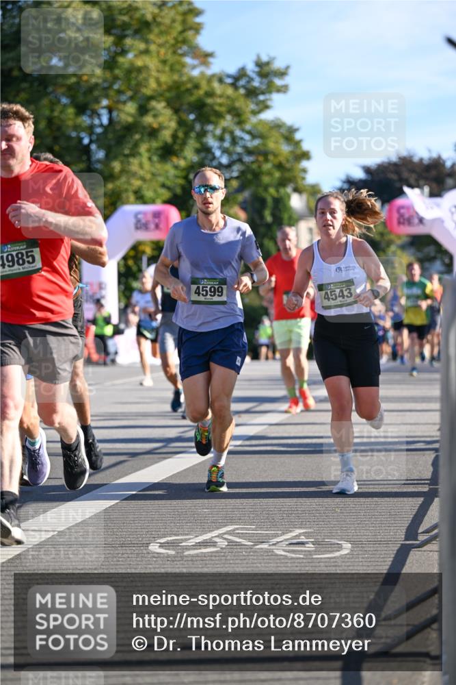 07.09.2025 - BARMER Alsterlauf Dr. Thomas Lammeyer http://msf.ph/oto/8707360 07.09.2025 09:27:25 Laufen 4985, 4599, 4543 meine-sportfotos.de
