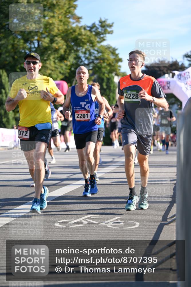 07.09.2025 - BARMER Alsterlauf Dr. Thomas Lammeyer http://msf.ph/oto/8707395 07.09.2025 09:27:32 Laufen 8, 072, 2201, 4228 meine-sportfotos.de