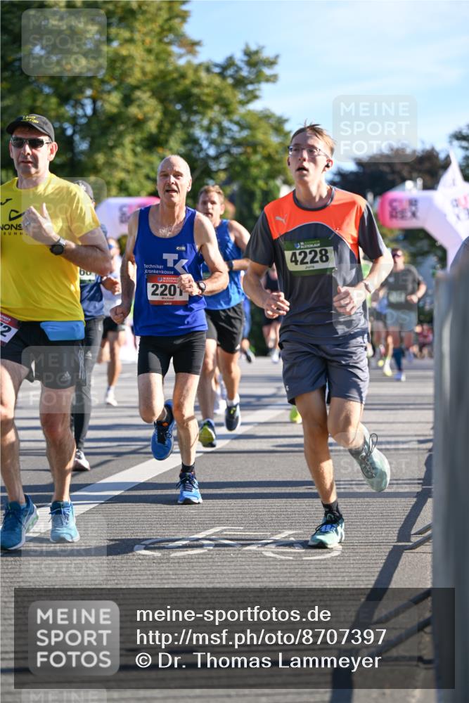 07.09.2025 - BARMER Alsterlauf Dr. Thomas Lammeyer http://msf.ph/oto/8707397 07.09.2025 09:27:32 Laufen 2, 2201, 4228 meine-sportfotos.de