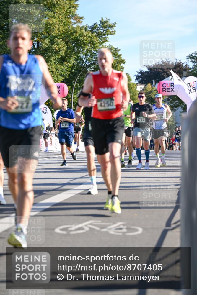 07.09.2025 - BARMER Alsterlauf Dr. Thomas Lammeyer http://msf.ph/oto/8707405 07.09.2025 09:27:34 Laufen 5344, 8274, 4250, 5773, 3440, 44 meine-sportfotos.de